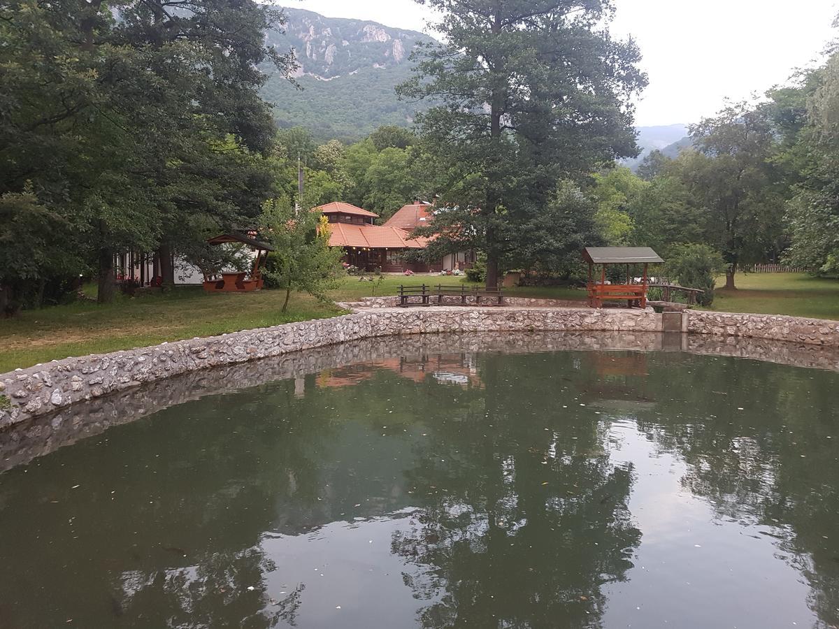 Vodopad Lisine Bed and Breakfast Strmosten Exteriör bild