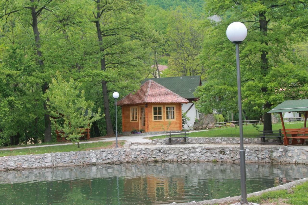 Vodopad Lisine Bed and Breakfast Strmosten Exteriör bild